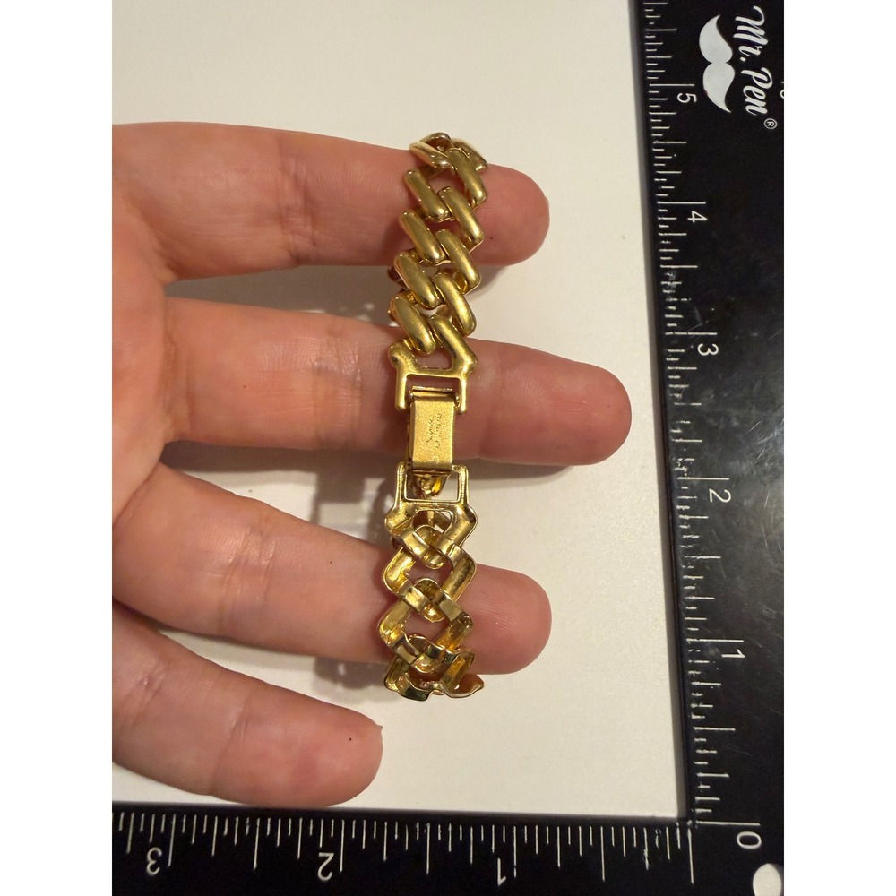 Monet Gold Tone‎ Geometric Link Bracelet Vintage Fold Over Clasp 7.5 Inch